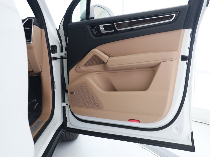 2019 PORSCHE CAYENNE WP1AA2AY5KDA15654