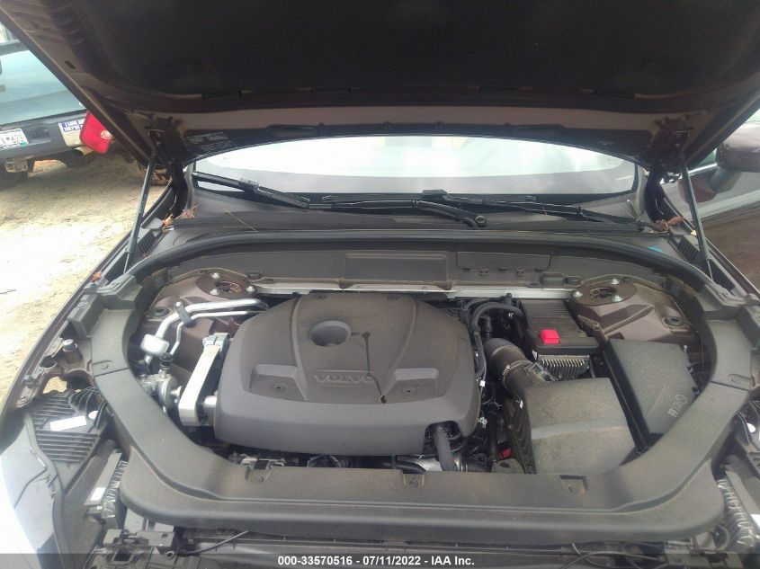 2018 VOLVO XC60 MOMENTUM LYV102RK6JB105666