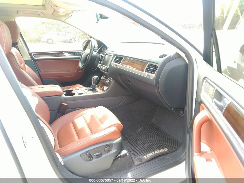 2015 VOLKSWAGEN TOUAREG LUX WVGEP9BPXFD006675