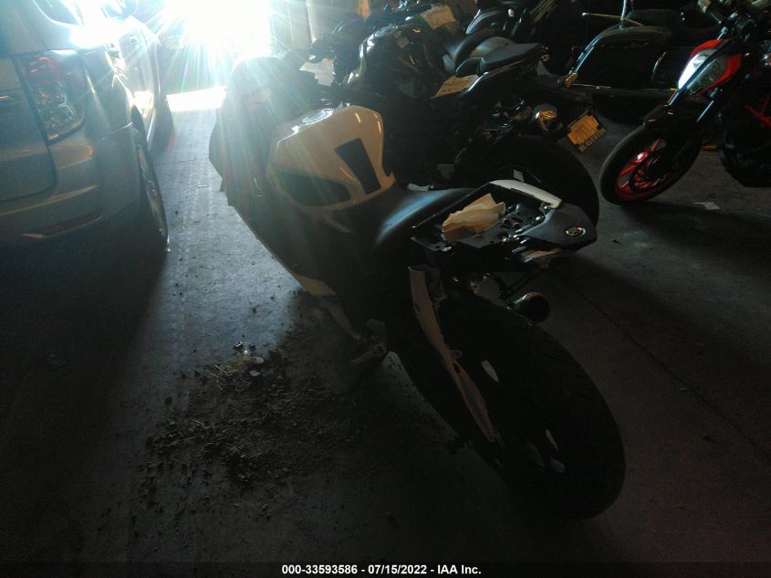 2019 YAMAHA YZFR3 A MH3RH18Y9KK002547
