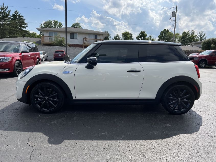 2021 MINI COOPER S WMWXR5C07M2N64037