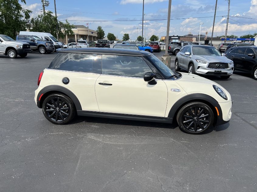 2021 MINI COOPER S WMWXR5C07M2N64037