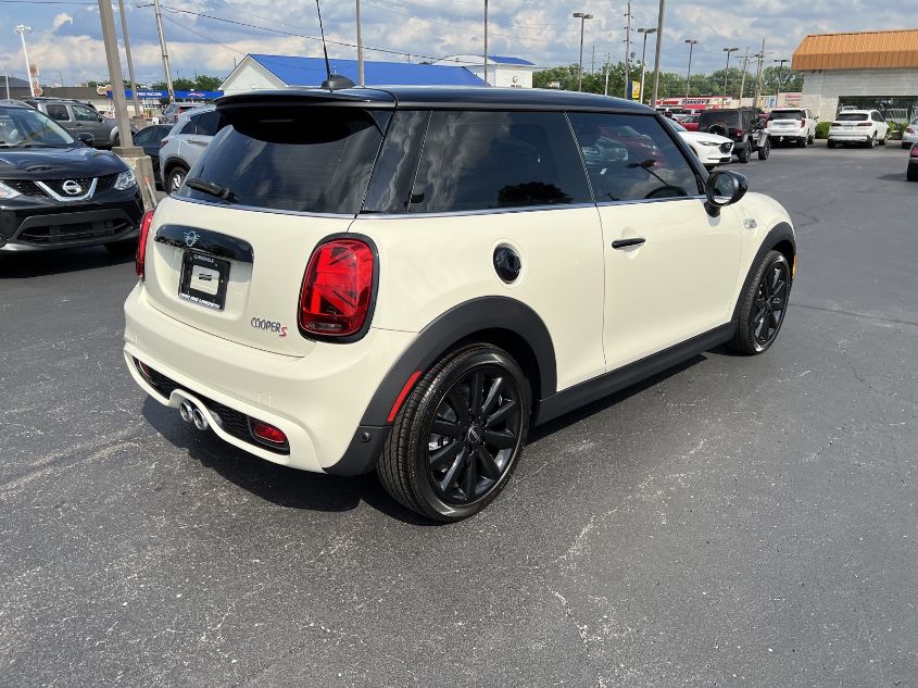 2021 MINI COOPER S WMWXR5C07M2N64037