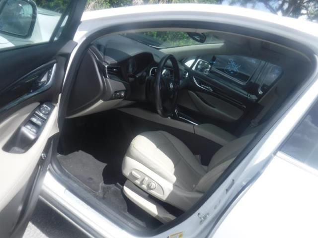 2021 BUICK ENCLAVE ESSENCE 5GAEVAKW8MJ143973