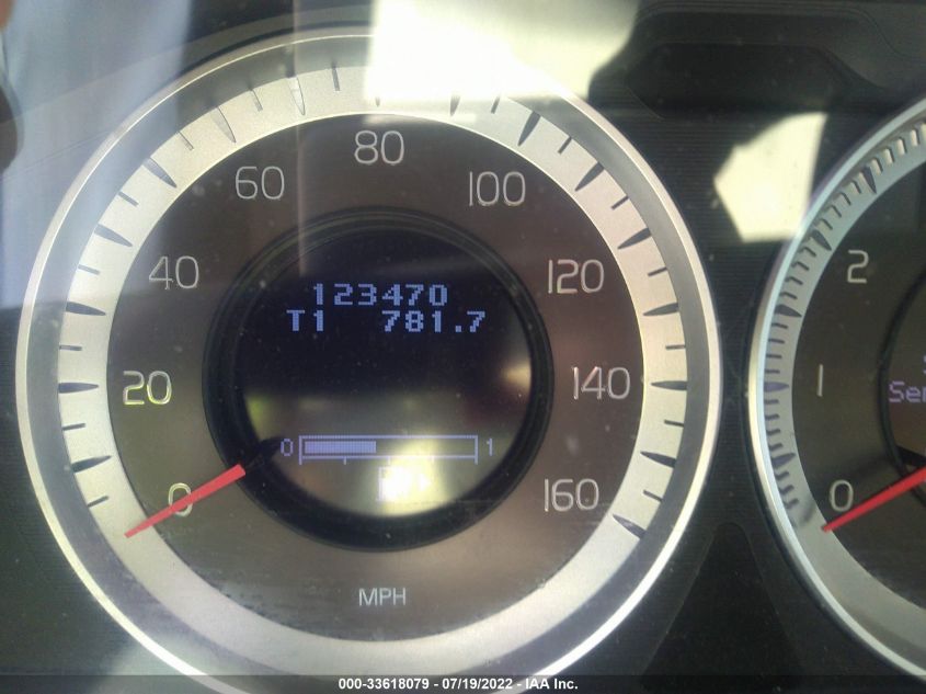 2013 VOLVO XC70 T6 YV4902BZ6D1147905