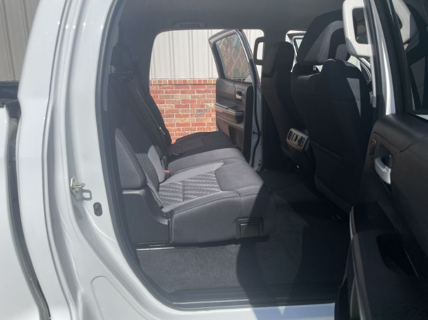 2019 TOYOTA TUNDRA CREWMAX SR5 5TFDW5F12KX801763