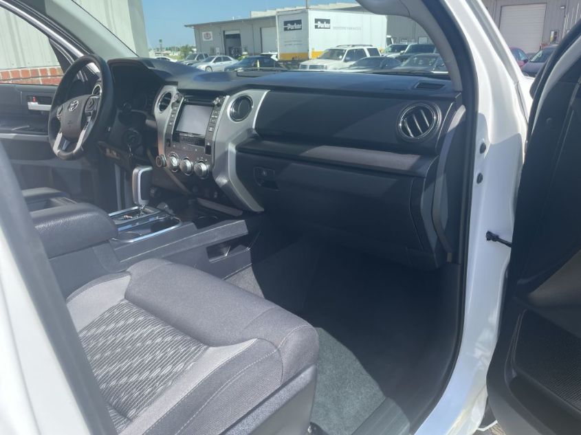 2019 TOYOTA TUNDRA CREWMAX SR5 5TFDW5F12KX801763