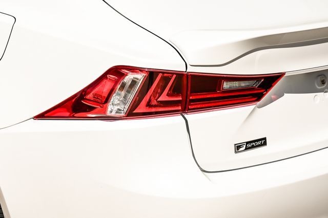 2016 LEXUS IS 300 JTHCM1D28G5010564