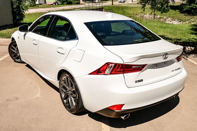 2016 LEXUS IS 300 JTHCM1D28G5010564