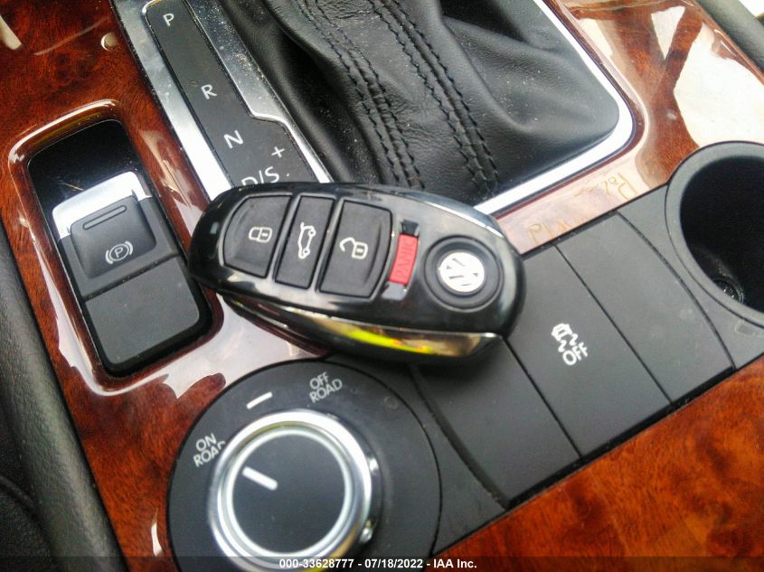 2013 VOLKSWAGEN TOUAREG LUX WVGEP9BP3DD000696