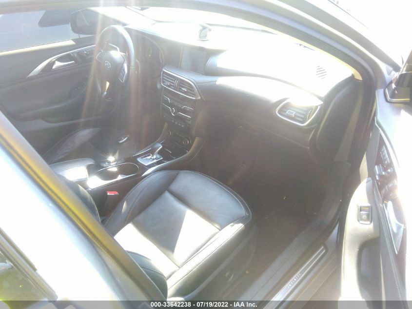 2017 INFINITI QX30 PREMIUM SJKCH5CR5HA025587