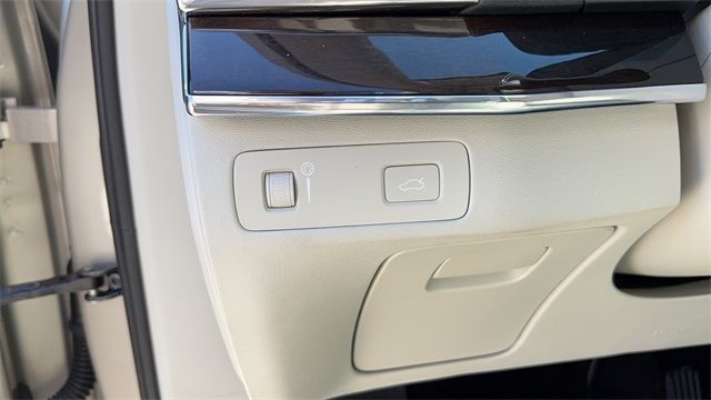 2016 VOLVO XC90 T6 MOMENTUM YV4A22PK0G1046415