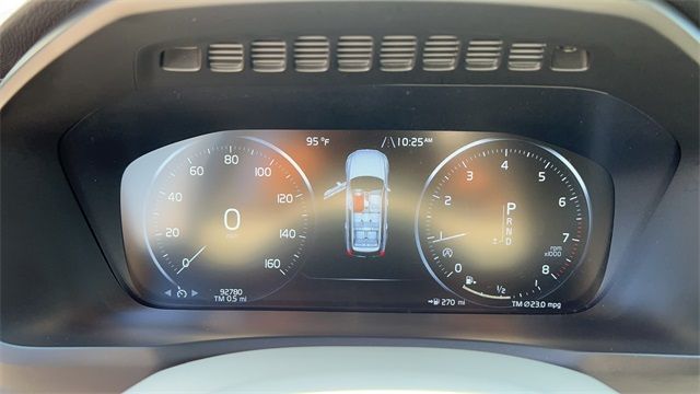2016 VOLVO XC90 T6 MOMENTUM YV4A22PK0G1046415