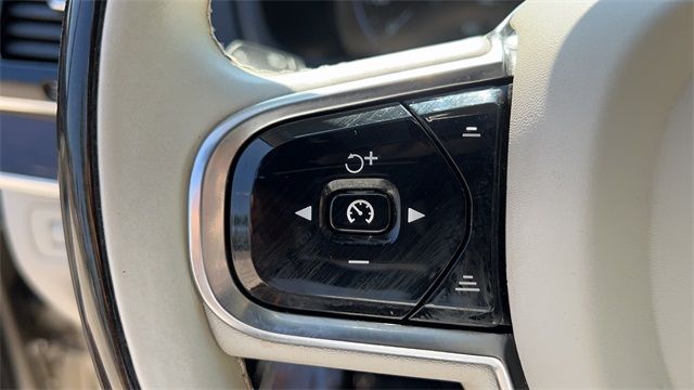 2016 VOLVO XC90 T6 MOMENTUM YV4A22PK0G1046415