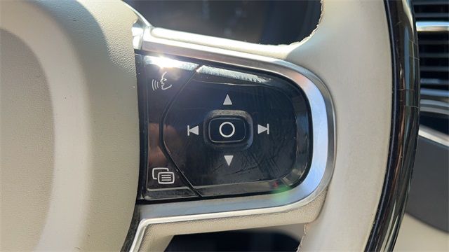 2016 VOLVO XC90 T6 MOMENTUM YV4A22PK0G1046415