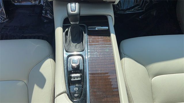 2016 VOLVO XC90 T6 MOMENTUM YV4A22PK0G1046415