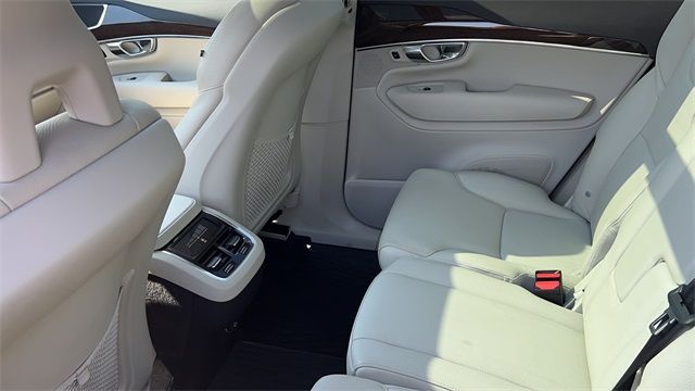 2016 VOLVO XC90 T6 MOMENTUM YV4A22PK0G1046415