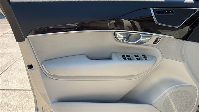 2016 VOLVO XC90 T6 MOMENTUM YV4A22PK0G1046415