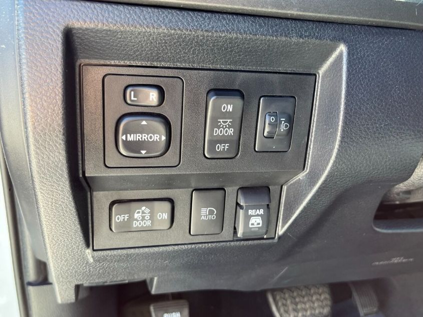 2020 TOYOTA TUNDRA CREWMAX SR5/CREWMAX TRD P 5TFDY5F11LX904166
