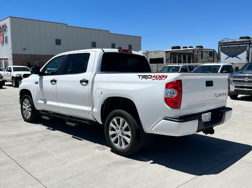 2020 TOYOTA TUNDRA CREWMAX SR5/CREWMAX TRD P 5TFDY5F11LX904166