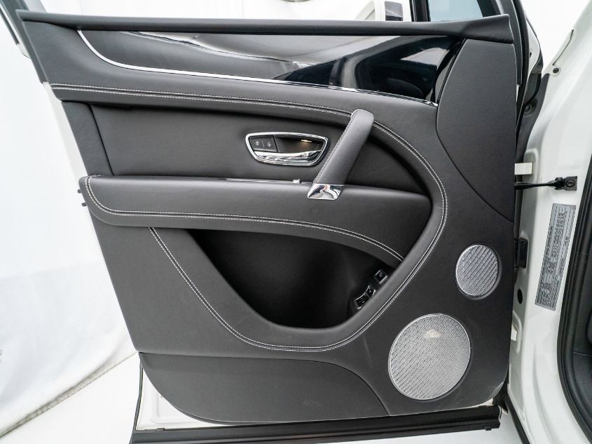 2018 BENTLEY BENTAYGA W12 SIGNATURE SJAAC4ZV7JC017459