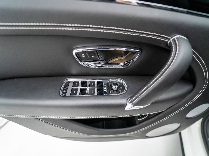 2018 BENTLEY BENTAYGA W12 SIGNATURE SJAAC4ZV7JC017459