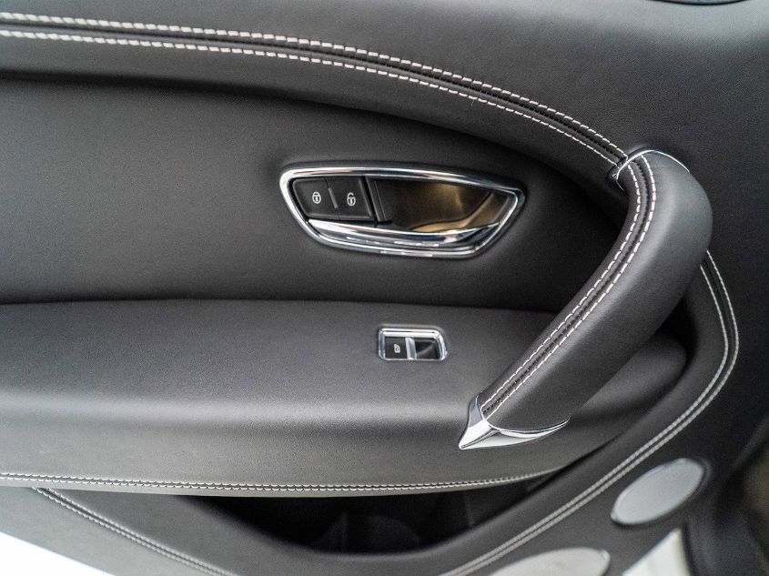2018 BENTLEY BENTAYGA W12 SIGNATURE SJAAC4ZV7JC017459