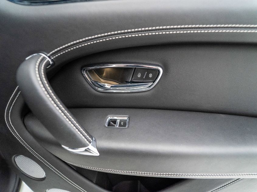 2018 BENTLEY BENTAYGA W12 SIGNATURE SJAAC4ZV7JC017459