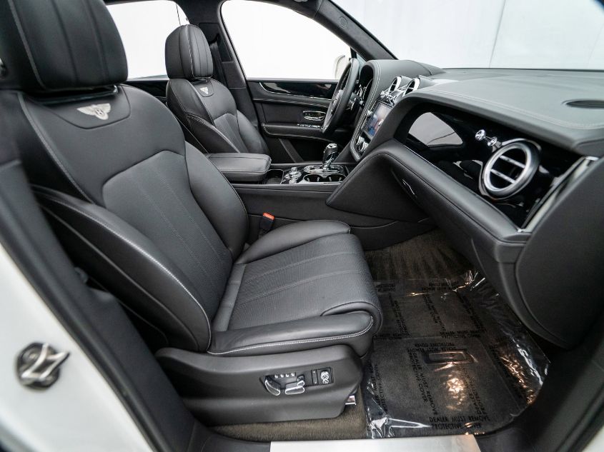 2018 BENTLEY BENTAYGA W12 SIGNATURE SJAAC4ZV7JC017459