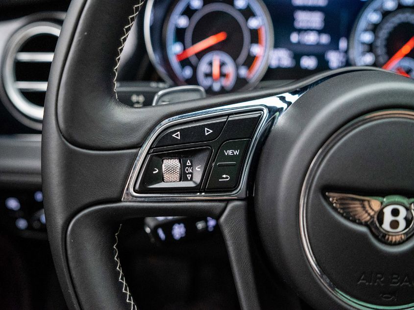 2018 BENTLEY BENTAYGA W12 SIGNATURE SJAAC4ZV7JC017459