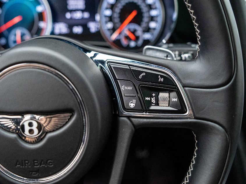 2018 BENTLEY BENTAYGA W12 SIGNATURE SJAAC4ZV7JC017459