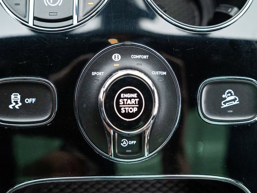 2018 BENTLEY BENTAYGA W12 SIGNATURE SJAAC4ZV7JC017459