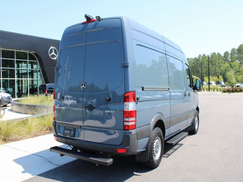 2018 MERCEDES-BENZ SPRINTER CARGO VAN WD3PE7CD1JP645122