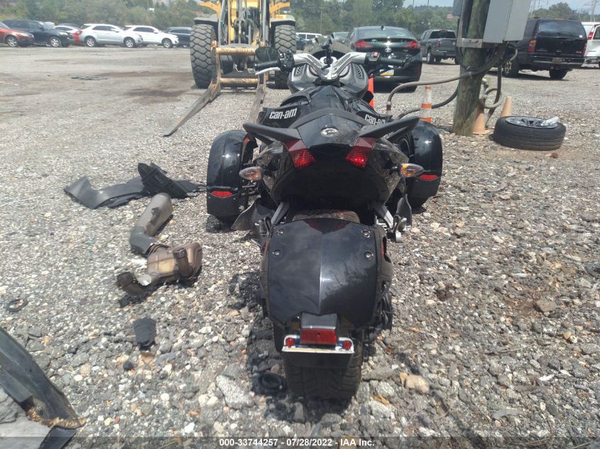 2016 CAN-AM SPYDER ROADSTER RS/RS-S 2BXNAAC24GV000175
