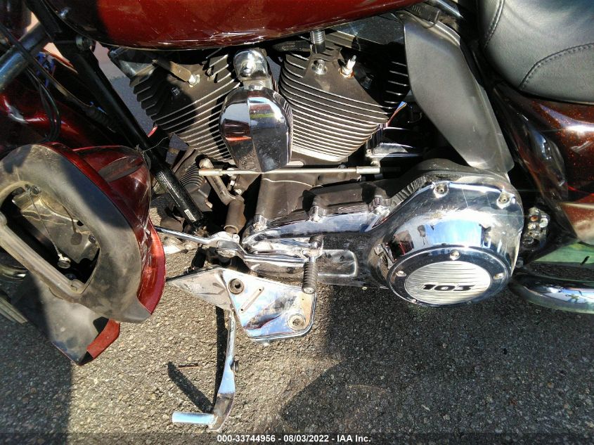 2011 HARLEY-DAVIDSON FLHTK 1HD1KEM12BB647892