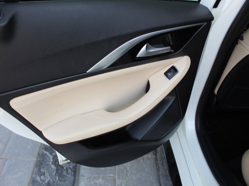 2018 INFINITI QX30 PURE/ESSENTIAL/LUXE/SPORT SJKCH5CP1JA003140