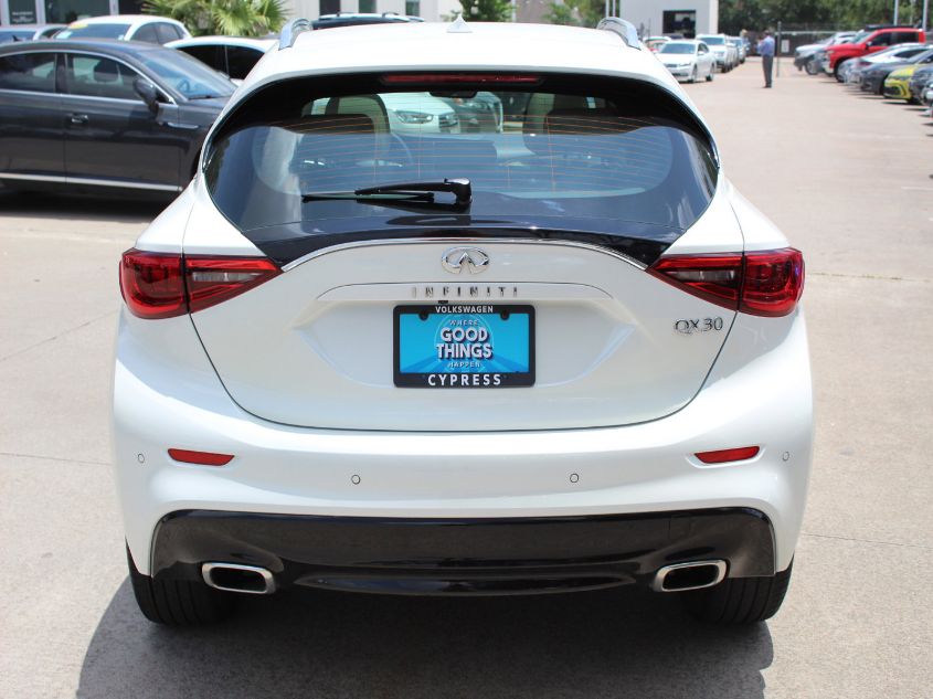2018 INFINITI QX30 PURE/ESSENTIAL/LUXE/SPORT SJKCH5CP1JA003140