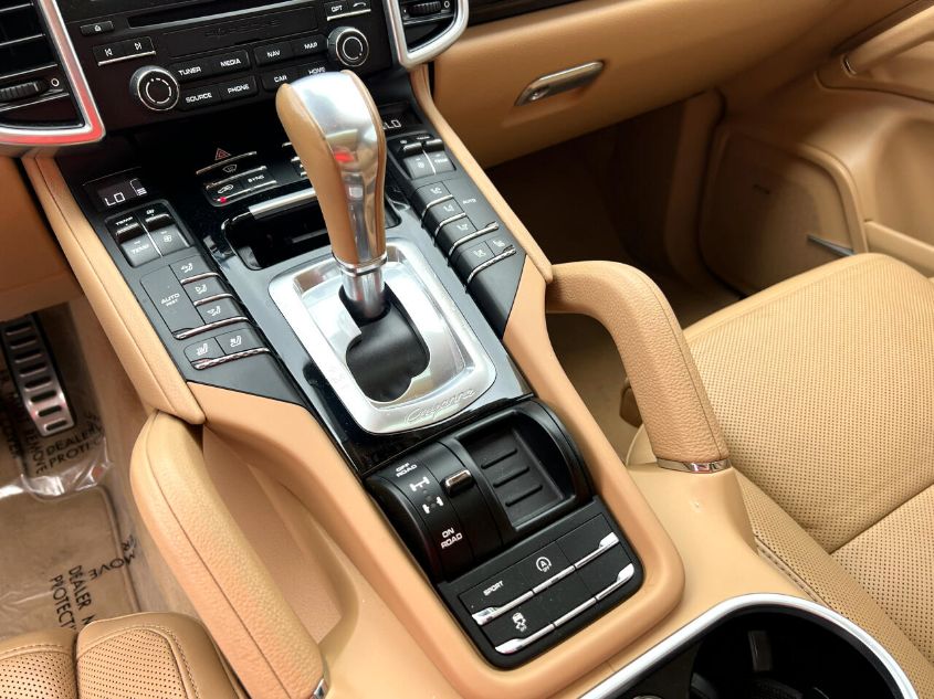 2017 PORSCHE CAYENNE WP1AA2A27HKA83440