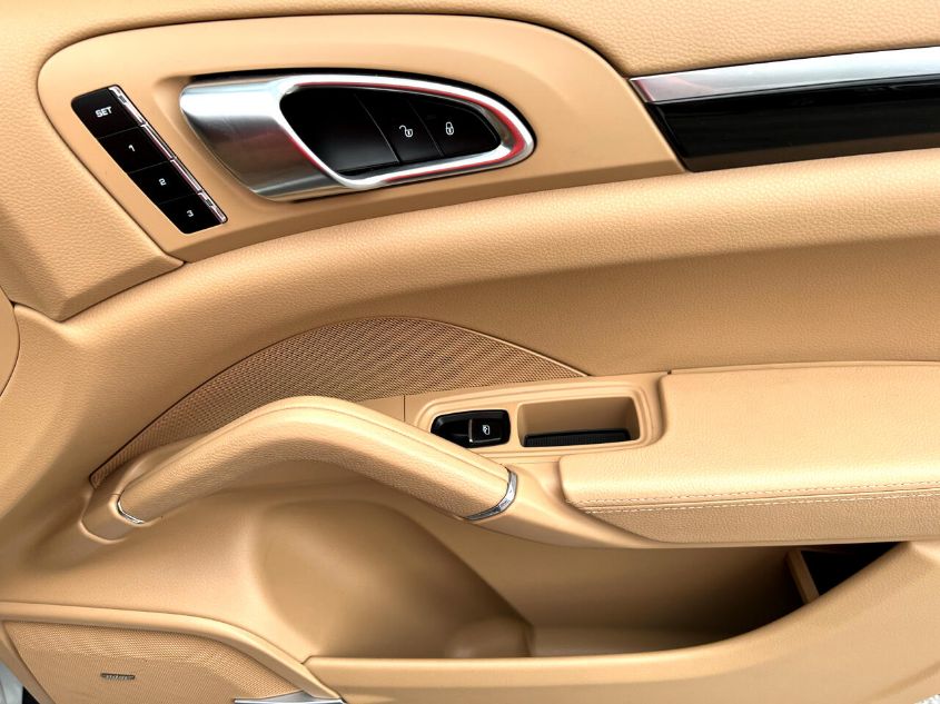 2017 PORSCHE CAYENNE WP1AA2A27HKA83440
