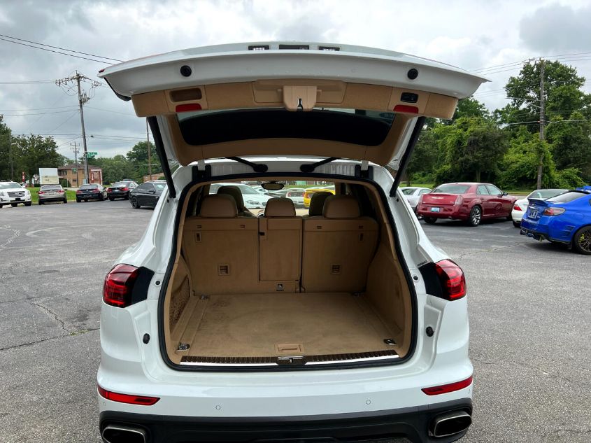 2017 PORSCHE CAYENNE WP1AA2A27HKA83440