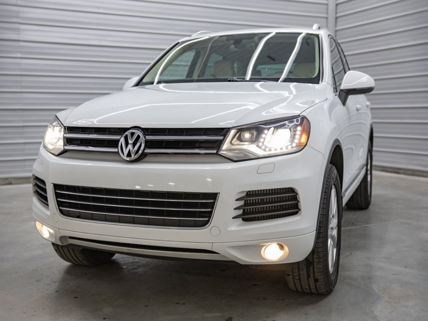 2014 VOLKSWAGEN TOUAREG SPORT W/NAV WVGEP9BP2ED013960