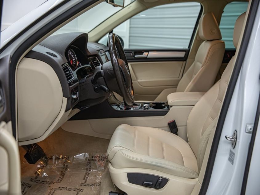 2014 VOLKSWAGEN TOUAREG SPORT W/NAV WVGEP9BP2ED013960