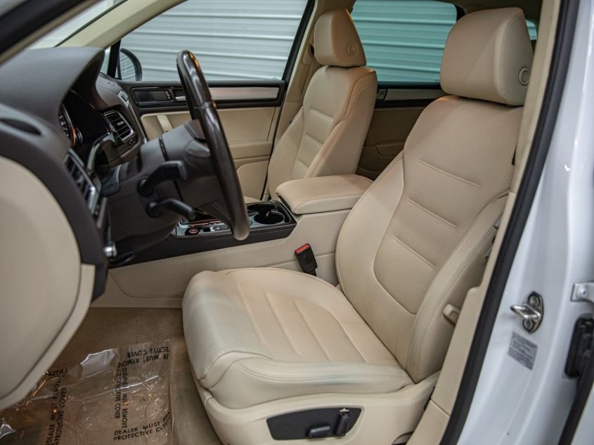 2014 VOLKSWAGEN TOUAREG SPORT W/NAV WVGEP9BP2ED013960