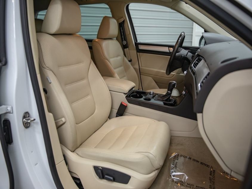 2014 VOLKSWAGEN TOUAREG SPORT W/NAV WVGEP9BP2ED013960