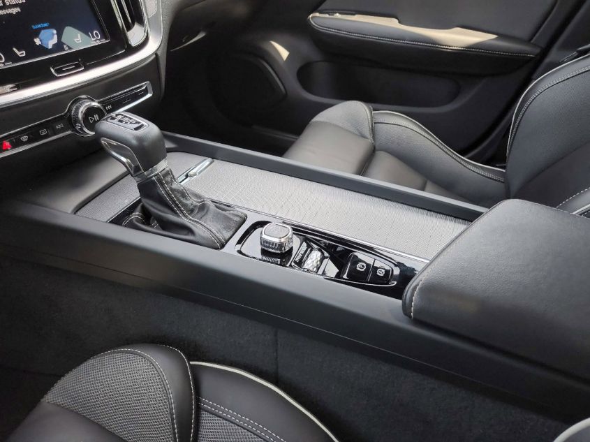 2019 VOLVO S60 T6 R-DESIGN 7JRA22TM1KG011920