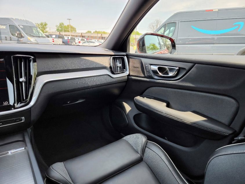 2019 VOLVO S60 T6 R-DESIGN 7JRA22TM1KG011920