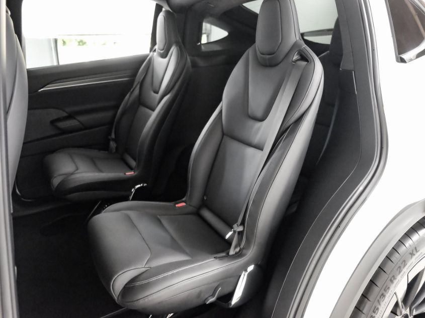 2022 TESLA MODEL X 7SAXCBE61NF337352