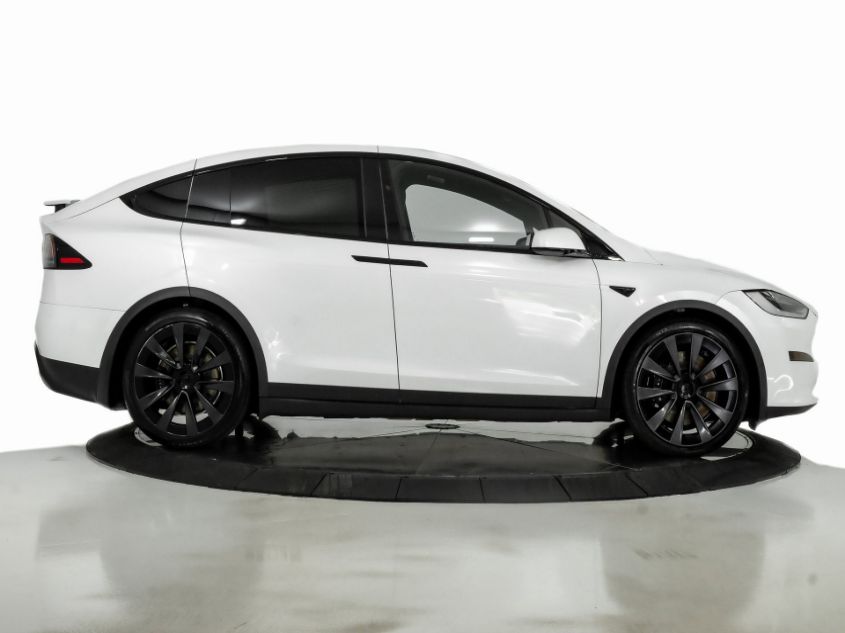 2022 TESLA MODEL X 7SAXCBE61NF337352