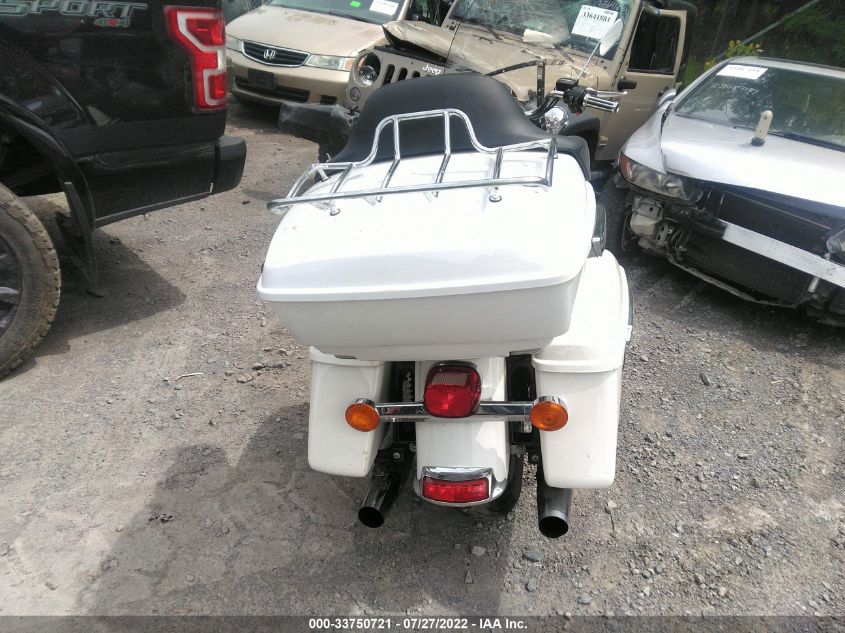 2014 HARLEY-DAVIDSON FLHP POLICE ROAD KING 1HD1FHM1XEB624015