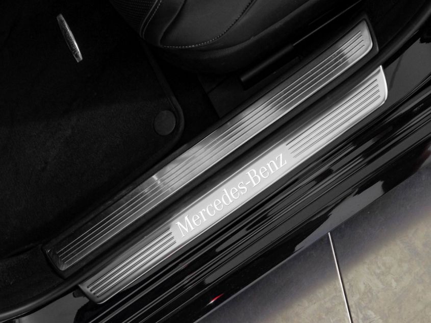 2019 MERCEDES-BENZ S 560 WDDUG8DB8KA461425